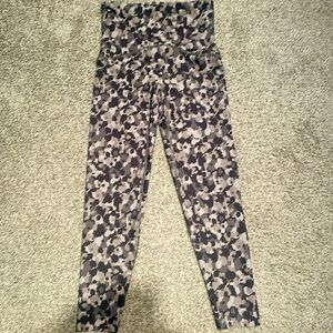 NEVER WORN SPANX  BOOTY BOOST LEGGINGS SIZE SMALL